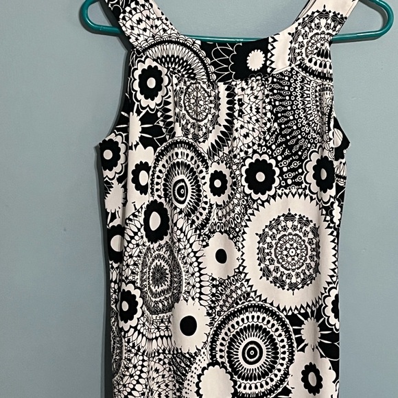 SELLING CATO TOP FOR WOMEN SIZE M BLACK AND WHITE FLORAL SLEEVELESS USED - Picture 9 of 13